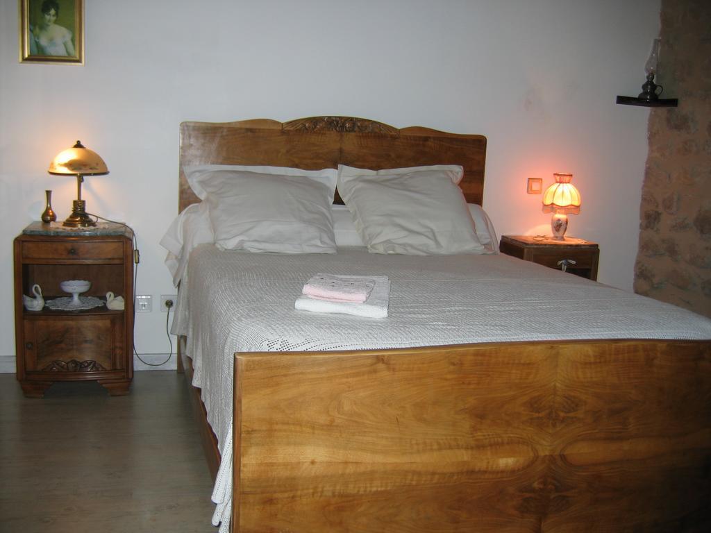 La Ferme Des Genets Bed and Breakfast Medeyrolles Εξωτερικό φωτογραφία