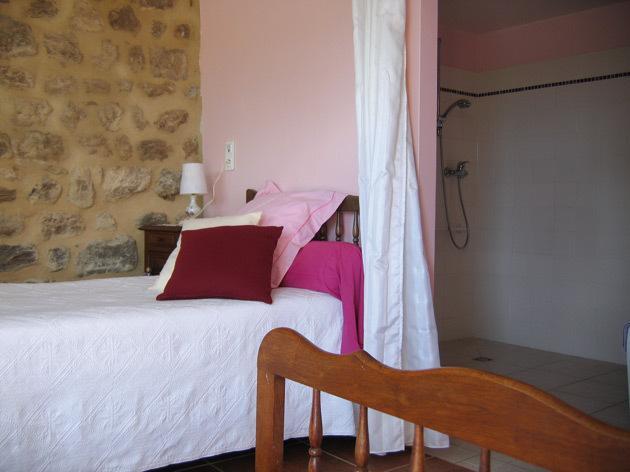 La Ferme Des Genets Bed and Breakfast Medeyrolles Δωμάτιο φωτογραφία