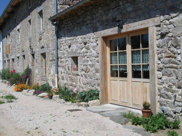 La Ferme Des Genets Bed and Breakfast Medeyrolles Εξωτερικό φωτογραφία